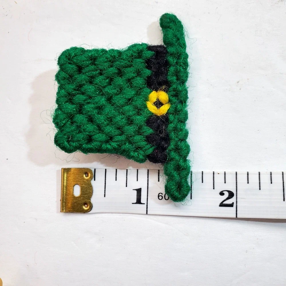 Lot of 2 St Patrick's Leprechaun Hat Shamrock Handmade Needlepoint Brooch Pins